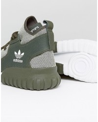 olivgrüne Turnschuhe von adidas