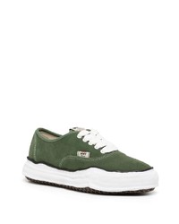 olivgrüne Wildleder niedrige Sneakers von Maison Mihara Yasuhiro