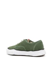 olivgrüne Wildleder niedrige Sneakers von Maison Mihara Yasuhiro