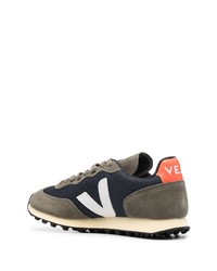 olivgrüne Wildleder niedrige Sneakers von Veja