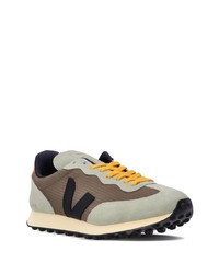 olivgrüne Wildleder niedrige Sneakers von Veja