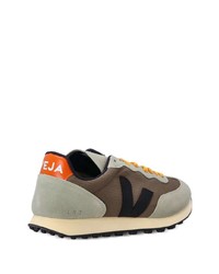 olivgrüne Wildleder niedrige Sneakers von Veja