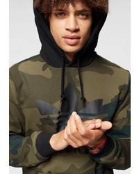 olivgrüner Camouflage Pullover mit einem Kapuze von adidas Originals