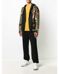 olivgrüner Camouflage Pullover mit einem Kapuze von Moschino