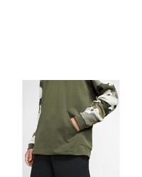 olivgrüner Camouflage Pullover mit einem Kapuze von Nike