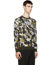 olivgrüner Camouflage Pullover mit einem Rundhalsausschnitt von Alexander McQueen