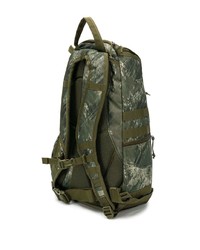 olivgrüner Camouflage Rucksack von Nike