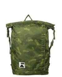 olivgrüner Camouflage Rucksack von Poler