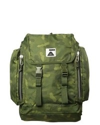olivgrüner Camouflage Rucksack von Poler