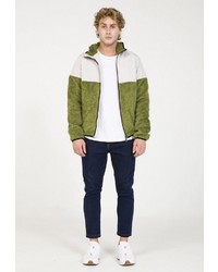 olivgrüner Fleece-Pullover mit einem Kapuze von PLUS EIGHTEEN