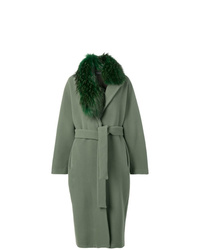 olivgrüner Mantel mit einem Pelzkragen von Gianluca Capannolo