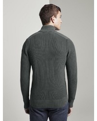 olivgrüner Pullover mit einem Reißverschluß von Tom Tailor