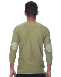 olivgrüner Pullover mit einem V-Ausschnitt von CAZADOR