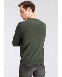 olivgrüner Pullover mit einem V-Ausschnitt von Olymp