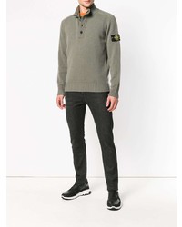 olivgrüner Pullover mit einem zugeknöpften Kragen von Stone Island