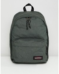 olivgrüner Rucksack von Eastpak