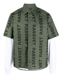 olivgrünes bedrucktes Langarmhemd von PACCBET