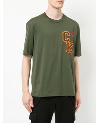 olivgrünes bedrucktes T-Shirt mit einem Rundhalsausschnitt von CK Calvin Klein