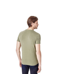 olivgrünes bedrucktes T-Shirt mit einem Rundhalsausschnitt