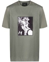 olivgrünes bedrucktes T-Shirt mit einem Rundhalsausschnitt von Limitato