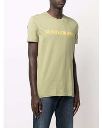 olivgrünes bedrucktes T-Shirt mit einem Rundhalsausschnitt von Calvin Klein Jeans