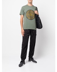 olivgrünes bedrucktes T-Shirt mit einem Rundhalsausschnitt von Stone Island