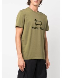 olivgrünes bedrucktes T-Shirt mit einem Rundhalsausschnitt von Woolrich