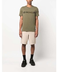 olivgrünes bedrucktes T-Shirt mit einem Rundhalsausschnitt von Moncler