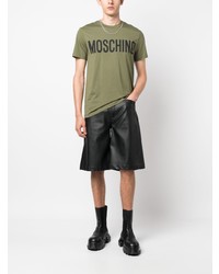 olivgrünes bedrucktes T-Shirt mit einem Rundhalsausschnitt von Moschino