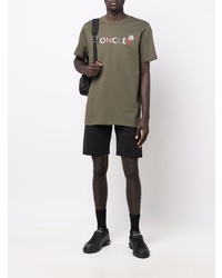 olivgrünes bedrucktes T-Shirt mit einem Rundhalsausschnitt von Moncler