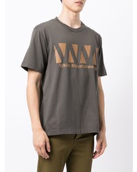 olivgrünes bedrucktes T-Shirt mit einem Rundhalsausschnitt von White Mountaineering