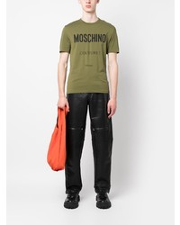 olivgrünes bedrucktes T-Shirt mit einem Rundhalsausschnitt von Moschino