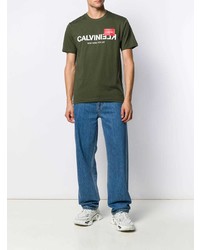 olivgrünes bedrucktes T-Shirt mit einem Rundhalsausschnitt von Calvin Klein
