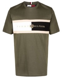 olivgrünes bedrucktes T-Shirt mit einem Rundhalsausschnitt von Tommy Hilfiger