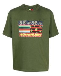 olivgrünes bedrucktes T-Shirt mit einem Rundhalsausschnitt von Tommy Jeans