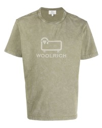 olivgrünes bedrucktes T-Shirt mit einem Rundhalsausschnitt von Woolrich