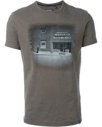 olivgrünes bedrucktes T-shirt von Woolrich