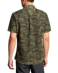 olivgrünes Camouflage Kurzarmhemd von Eddie Bauer