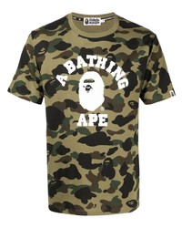 olivgrünes Camouflage T-Shirt mit einem Rundhalsausschnitt von A Bathing Ape