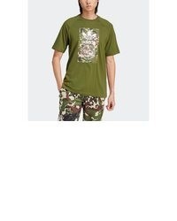 olivgrünes Camouflage T-Shirt mit einem Rundhalsausschnitt von adidas Originals