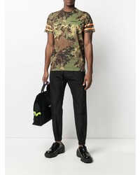 olivgrünes Camouflage T-Shirt mit einem Rundhalsausschnitt von DSQUARED2