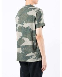 olivgrünes Camouflage T-Shirt mit einem Rundhalsausschnitt von Armani Exchange