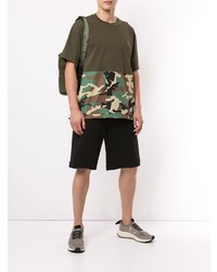 olivgrünes Camouflage T-Shirt mit einem Rundhalsausschnitt von Blackbarrett