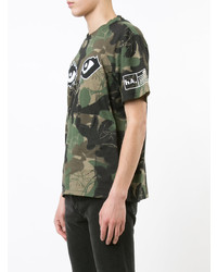 olivgrünes Camouflage T-Shirt mit einem Rundhalsausschnitt von Haculla