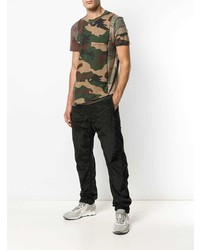 olivgrünes Camouflage T-Shirt mit einem Rundhalsausschnitt von Off-White