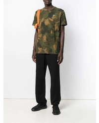 olivgrünes Camouflage T-Shirt mit einem Rundhalsausschnitt von Off-White