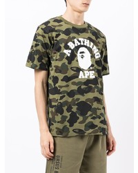 olivgrünes Camouflage T-Shirt mit einem Rundhalsausschnitt von A Bathing Ape
