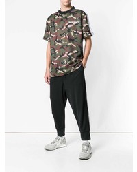 olivgrünes Camouflage T-Shirt mit einem Rundhalsausschnitt von Palm Angels