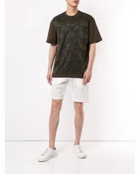 olivgrünes Camouflage T-Shirt mit einem Rundhalsausschnitt von Loveless