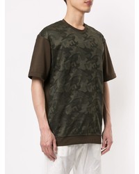 olivgrünes Camouflage T-Shirt mit einem Rundhalsausschnitt von Loveless